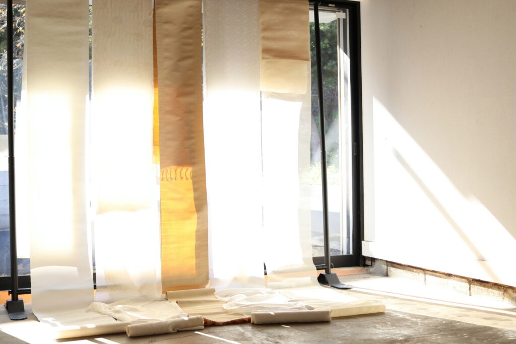 AZUMANOTABIJI26｜SAKAI-05LIGHT インスタレーションノート。インスタレーションを背景に平家物語巻十の「海道下」「千寿」の平曲を語ります。